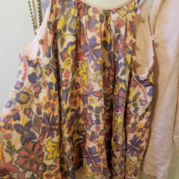 UO Kimchi Blue Flowy Top NWOT - Picture 3 of 3